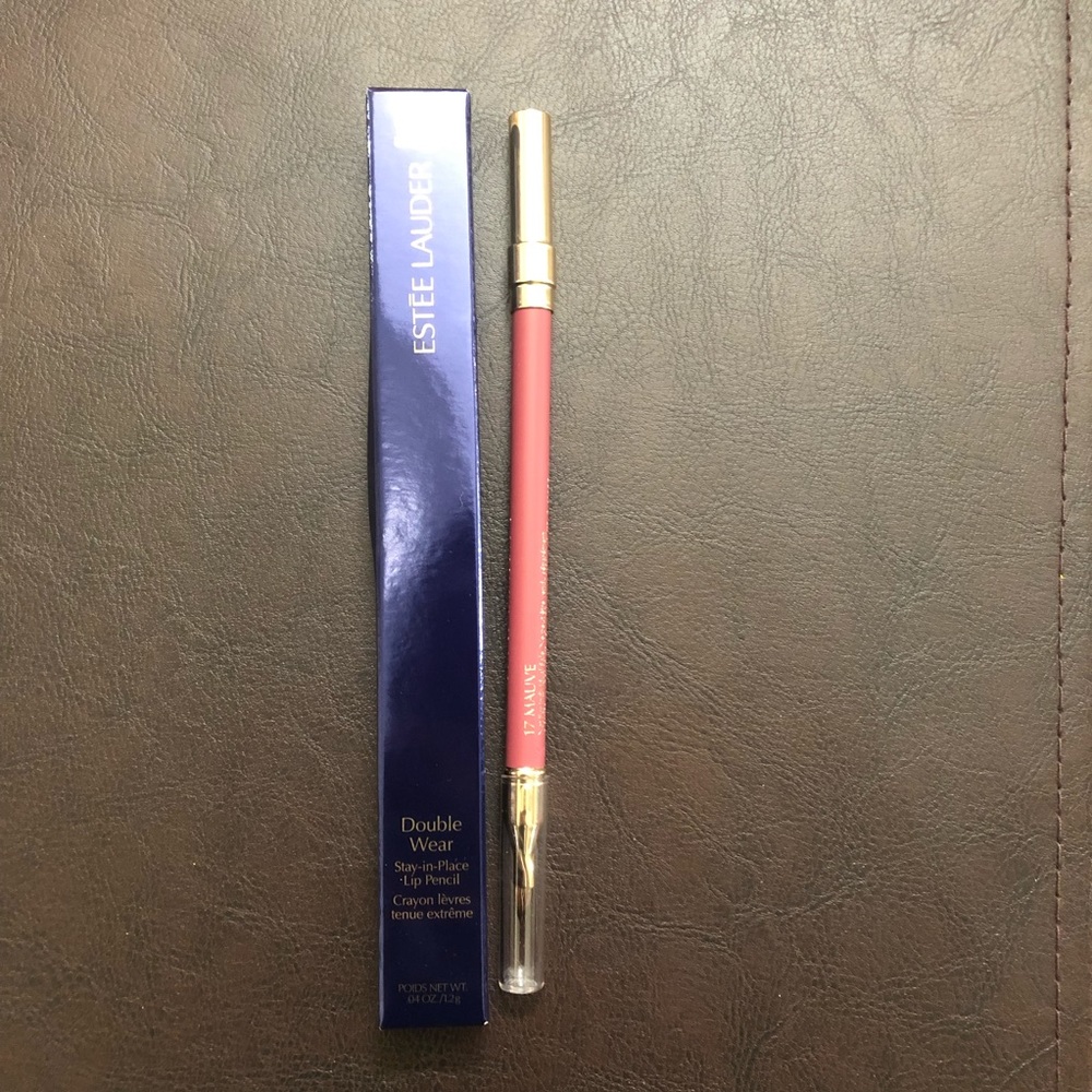 🆕 Estée Lauder full size mauve lip liner  🎁